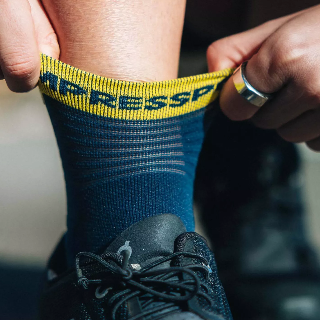 Compressport Pro Racing Socks V4.0 Run Low | Blues/Green Sheen | The Run Hub