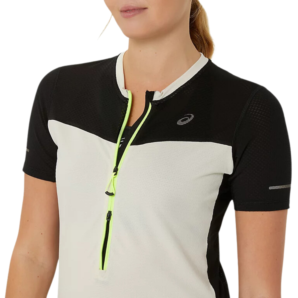 ASICS Women's FUJITRAIL SHORT SLEEVE TOP | Oatmeal/Performance Black | 2012C721-250 | The Run Hub