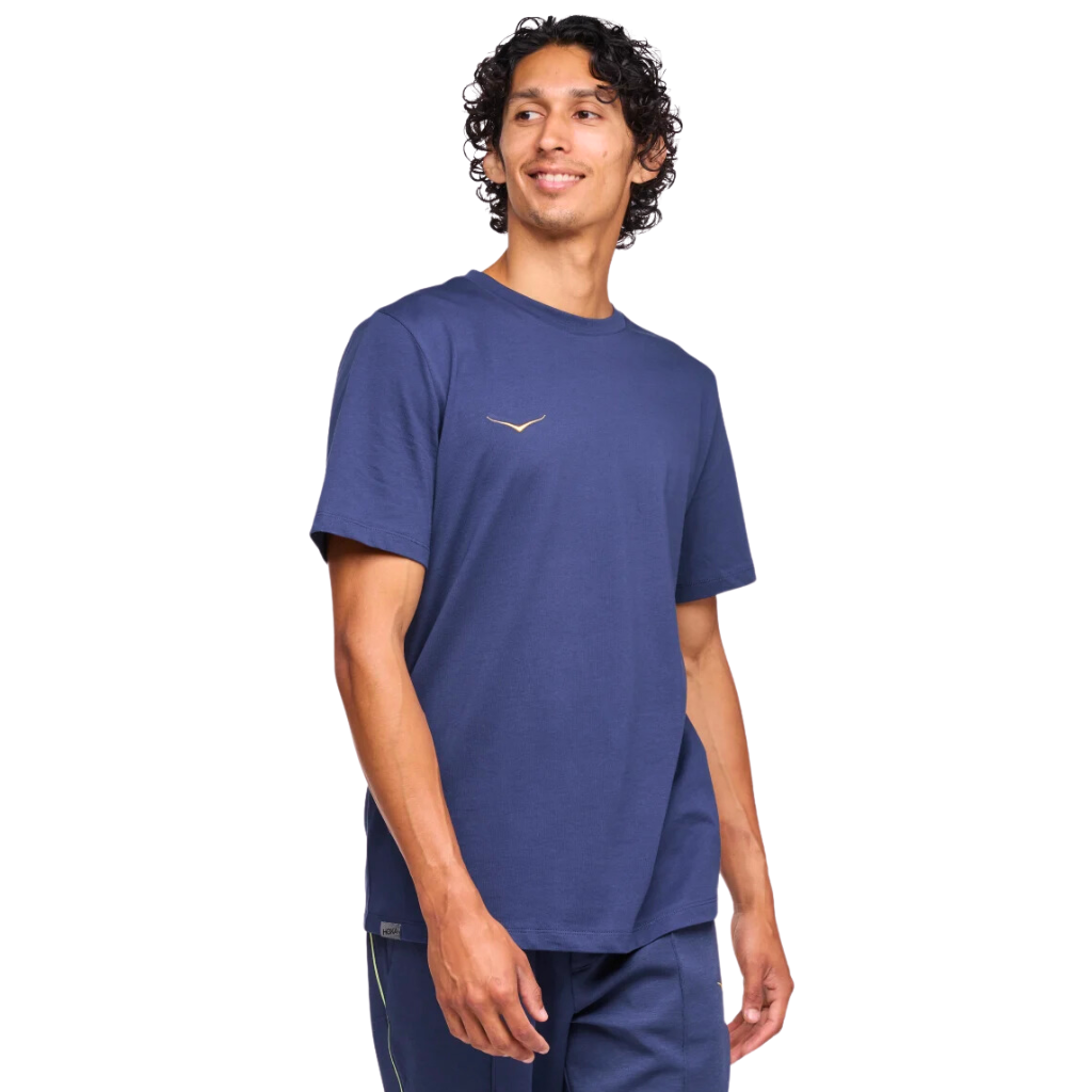 HOKA Men's Team HOKA Graphic Tee | Varsity Navy | 1158055-VST |The Run Hub